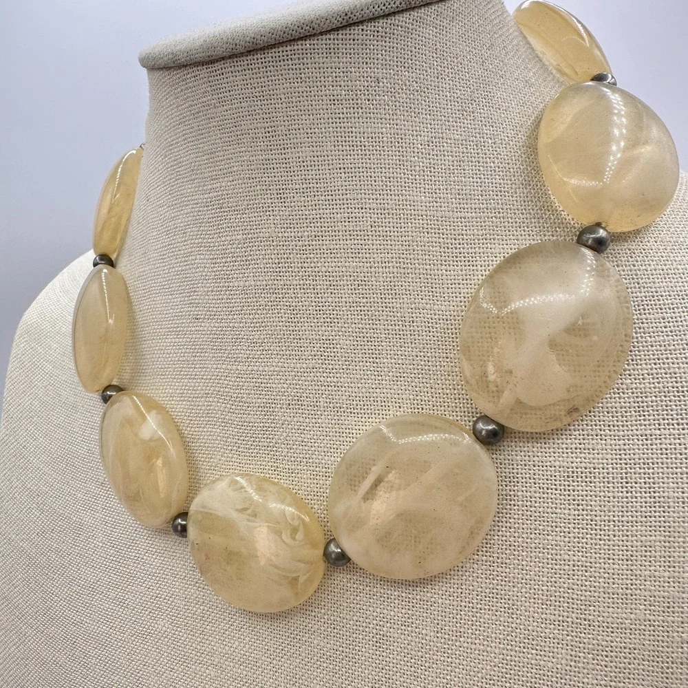 Vintage 90s Silver Tone Pale Yellow Pebble Resin Retro Necklace Women's Jewelry